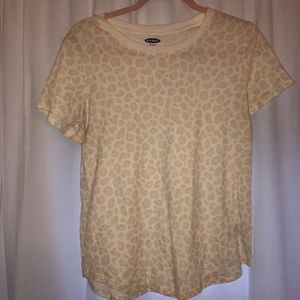NWOT giraffe print Tee